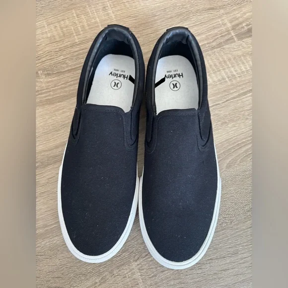 NWOT Hurley Men's Black Slip-On Shoes - Picture 2 of 6